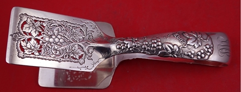 Asparagus Serving Tong / Sandwich tong  w/ excellent piercing with grapevines and grapes  w/ grapevine motif  7 1/2
